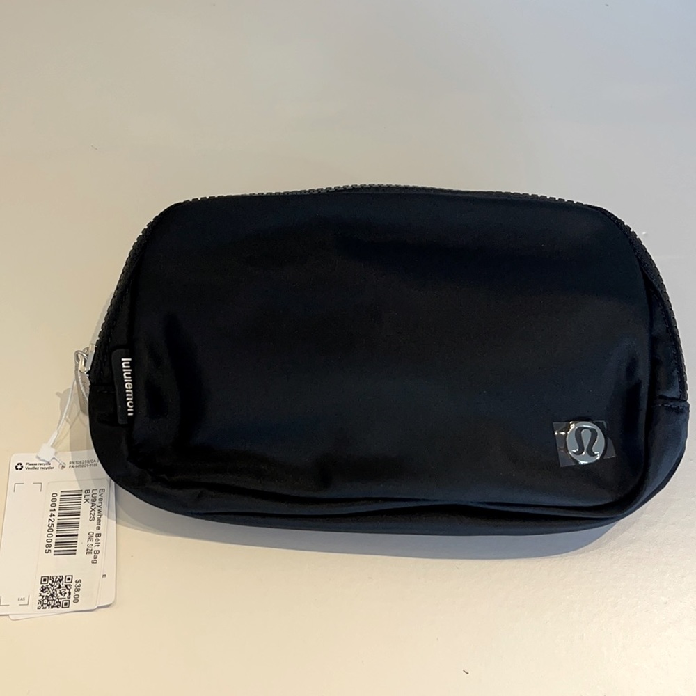 Lululemon Everywhere Belt Bag Brand New, black